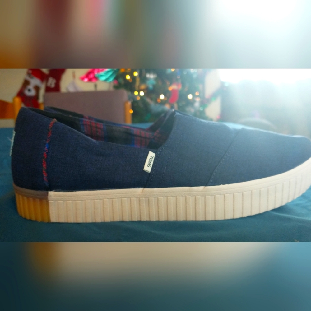 Tom's 8.5 Women's Slip Ons